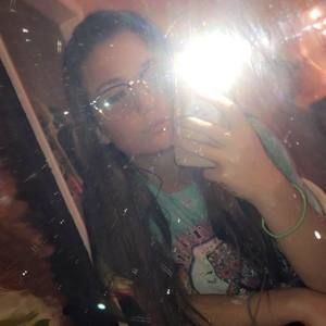 Meet your Posher, Chloe